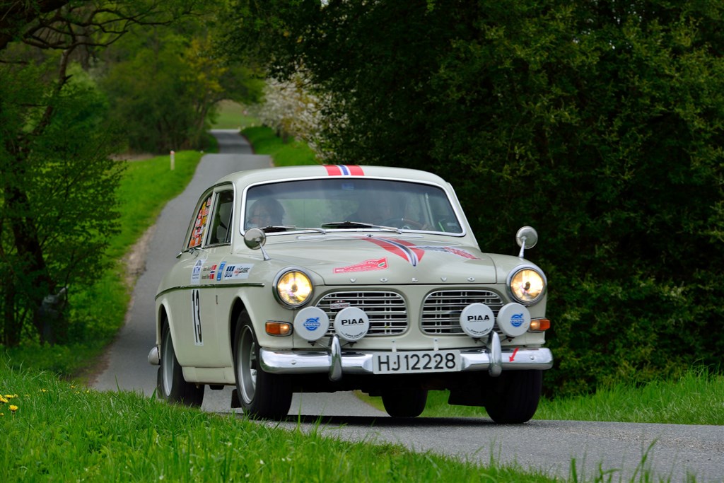 Norge har en skræmmende mængde at topkørere i klassisk rally, og denne gang var det Aasmund Kleve og Oddvar Moland i Volvo 123 GT, der klarede sig bedst. De kom ind på løbets tredjeplads
(Foto: Michael Eisenberg)